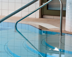 Как правильно убирать баню и сауну: уход за деревом, плиткой и парной - Клининговое агентство